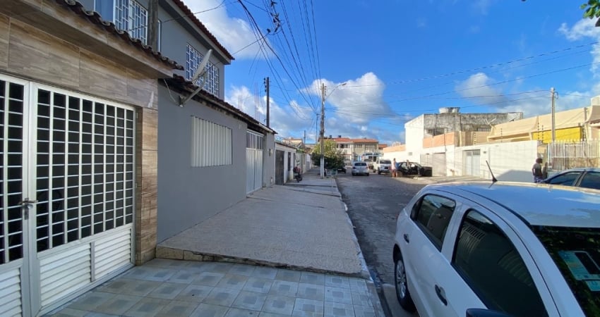 Casa com 3 quartos à venda no Pajuçara, Maceió 