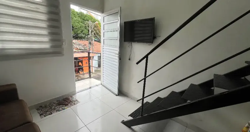 Apartamento quarto e sala 1º andar quarto e sala cozinha integrada.