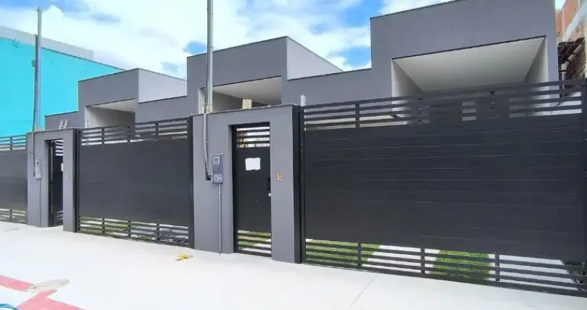 Linda casa de 3 quartos linear com fino acabamento e área gourmet integrada