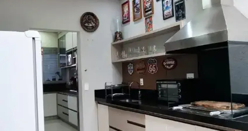 Casa térrea em condomínio fechado a menos de 5 minutos do parque ecológico