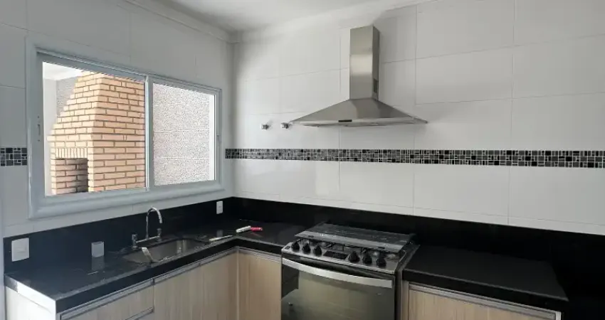 Casa térrea com 3 dormitórios, repleta de planejados no itaici