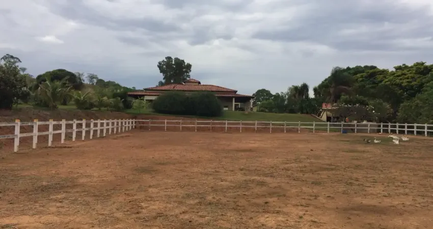 Haras em anápolis go, sede 300m2, 13 piquete com cocho e bebedouro e 17 baias