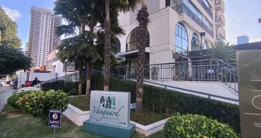 Apartamento de 1 suíte, mobiliado com eletrodomésticos e móveis de marcenaria de alto padrão (paulete) e requinte sofisticado na decoração