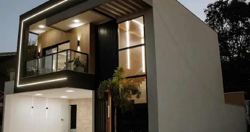 Casa duplex, 3 suítes, quintal, 3 vagas de garagem, em condomínio clube, perto da av t-9