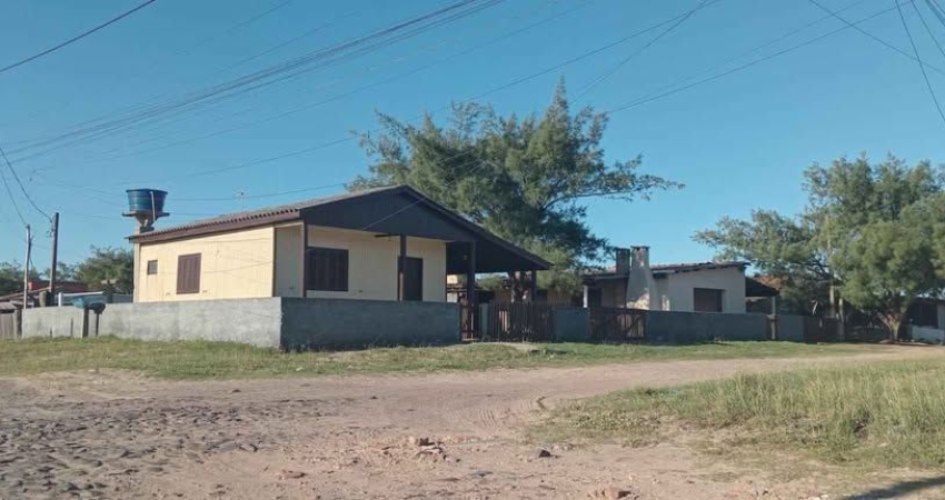 Imperdível – Casa Mista de Esquina Próxima ao Mar em Cidreira/RS!