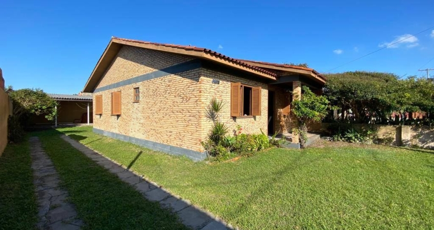 Linda Casa com Anexo no Coração de Cidreira!  Alto padrão