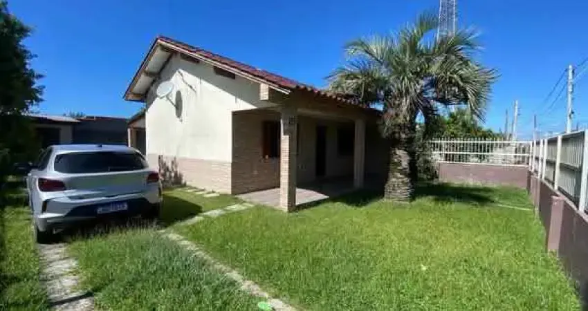 Oportunidade ️ Próxima à Concha Acústica no Centro de Cidreira – Casa a Apenas 200m do Mar!