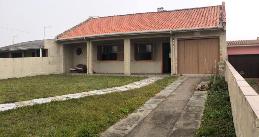 Casa Térrea com Suíte no Coração de Cidreira!   R$ 380.000,00
