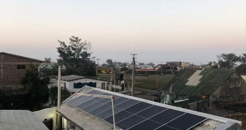1 CASA E 3 APARTAMENTOS POR A PENAS 200MIL EM CIDREIRA, OPORTUNIDADE PARA INVESTIR COM VALOR BAIXO!! POUSADA OU PARA MORADIA!! 1O PLACAS SOLARES E CLOSET