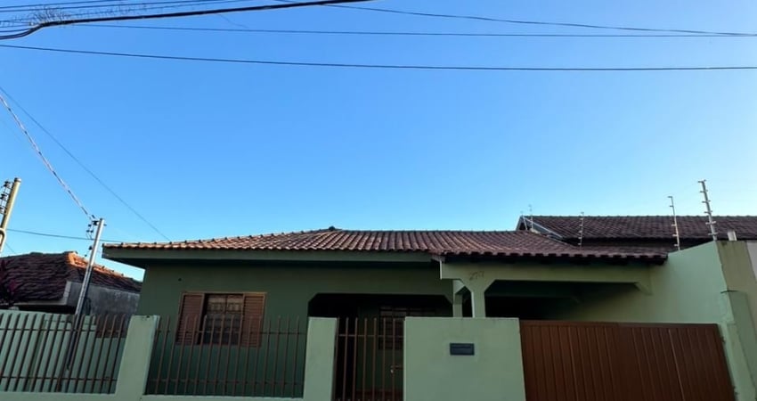Casa com 2 quartos - 1 suíte no bairro São Francisco
