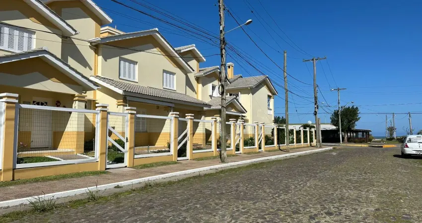 Sobrado a beira mar em capao novo centro com linda vista para o mar