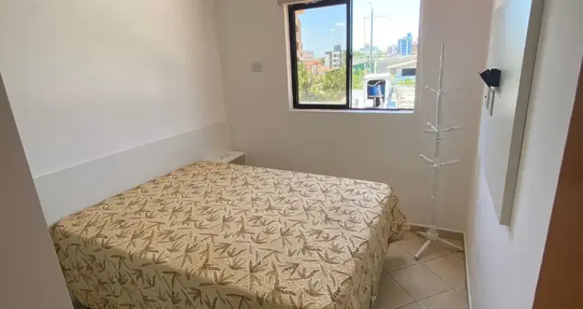 Apartamento mobiliado em manaira - menos de 50 metros da orla