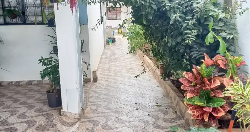 CASA À VENDA COM EDÍCULA NOS FUNDOS NO JARDIM CAIERA EM LIMEIRA