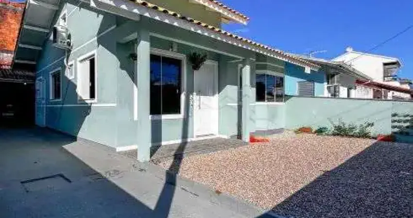 Linda casa ampla e bem localizada no bairro Madri em Palhoça SC, 3 quartos, bom terreno