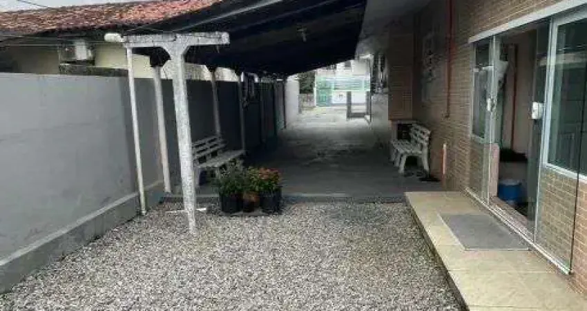 Casa a venda em Forquilhinhas, São José SC - ótimo terreno e financiável!