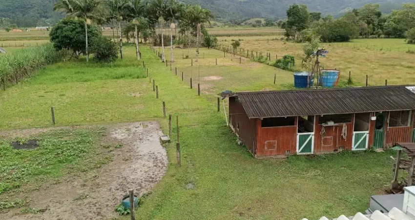 Excelente oportunidade para quem quer investir em uma propriedade rural na região da Grande Floripa.