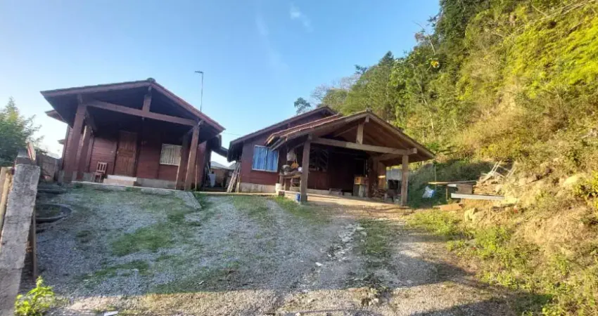 Duas casas a venda em um terreno de 360 m2 Bairro Alto Aririu Palhoça SC - 250 mil