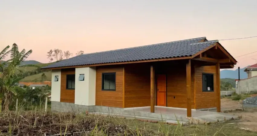 Sua casa bem localizada em santo amaro da imperatriz sc - área de 12x27 e ótimo preço