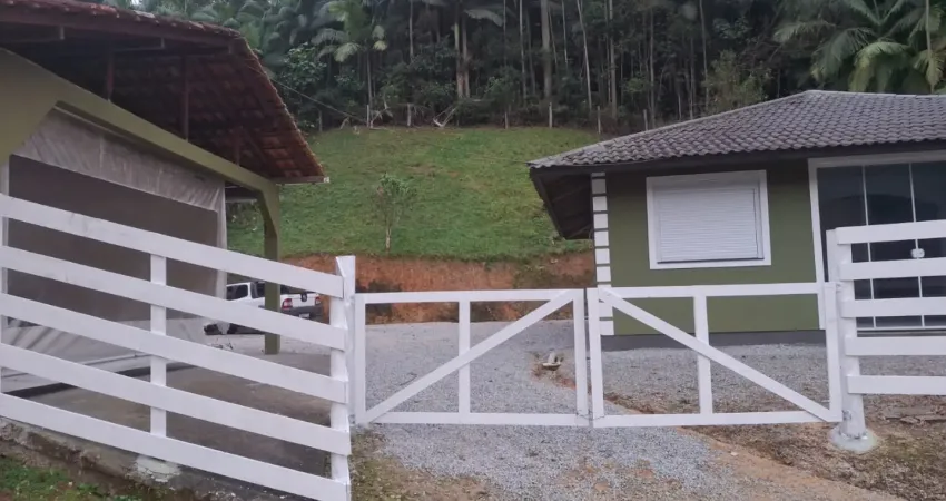 Sua casa  em águas mornas   - casa de sítio com terreno de 600 m2, 20x30 - ⁠ 3 dormitórios/suíte