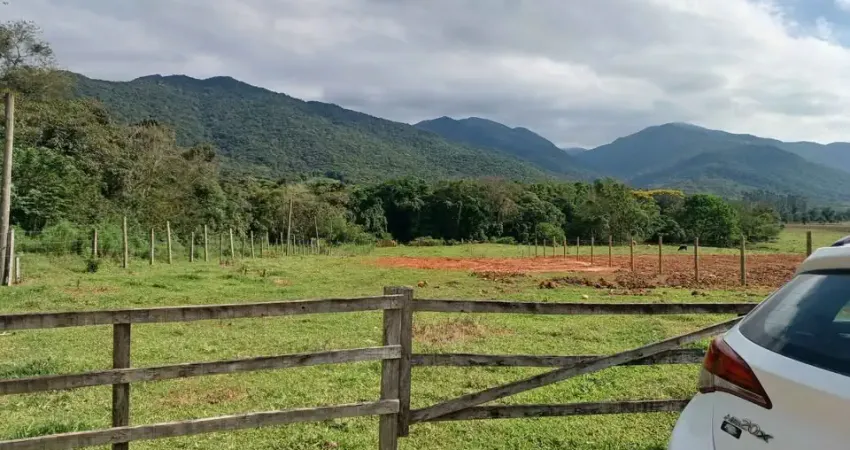 Um lindo terreno no sul do rio em santo amaro da imperatriz de 2200 metros quadrados