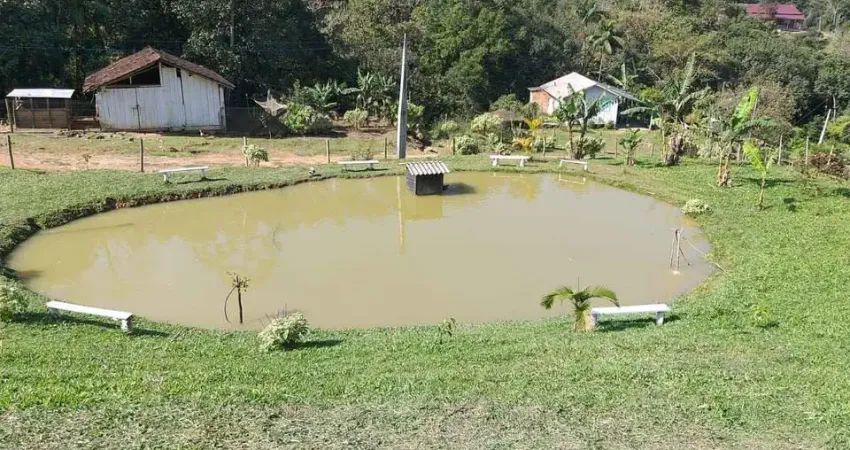 Lindo sítio de 5 hectares sendo 100x500 no bairro espanha, três riacho biguacu com casa.