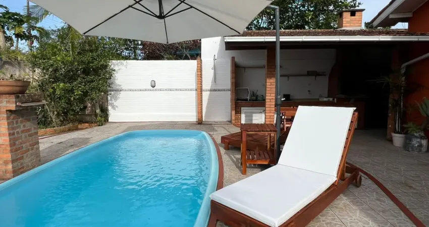️oportunidade única️ casa procx. praia moçambique, perfeita para investimento e ótimo preço!