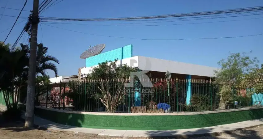 Casa com 4 dormitórios à venda, 256 m² por R$ 800.000,00 - Coqueiral - Araruama/RJ