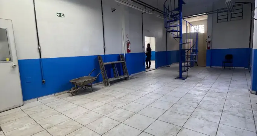 Galpão Comercial para aluguel com 600m2 na Avenida Tefe
