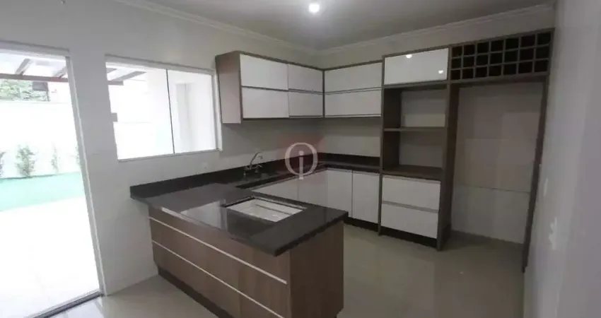 Excelente sobrado localizado no centro Pirabeiraba em Joinville.