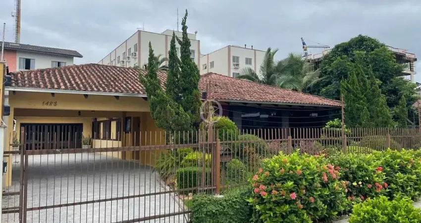 Casa no bairro Santo Antônio, 150m da rua Blumenau.