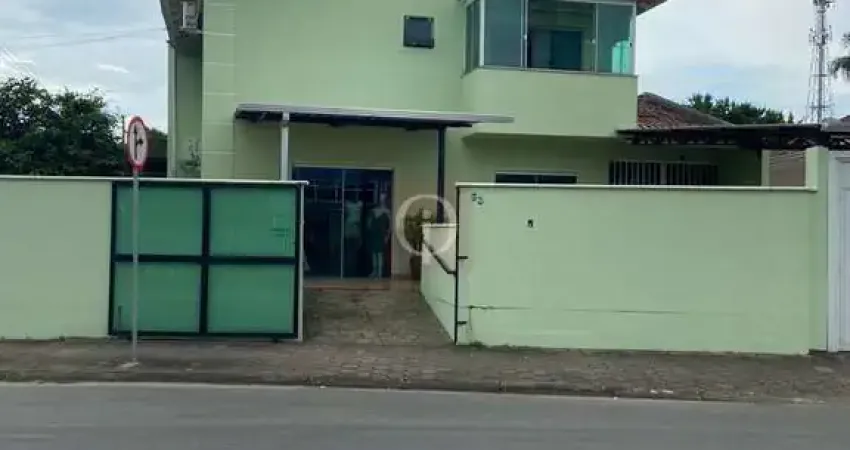 Sala comercial com 24m², com banheiro.  Localizada no bairro Boa vista próximo ao supermercado pague menos.