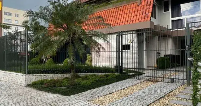 Casa Comercial/Residencial | com 4 Quartos sendo 1 Suíte à Venda | 340m² | 6 Banheiros| 4 Vagas | Averbada | R$ 2.950.000,00 | América | Joinville