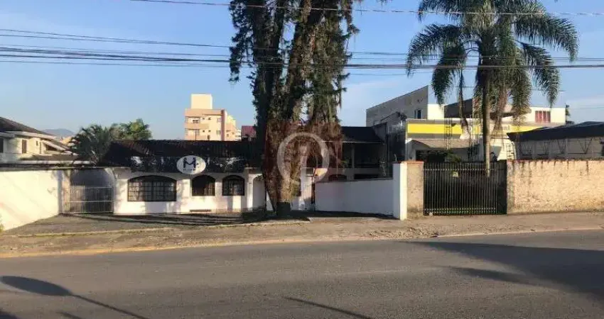 Terreno a venda no bairro Glória em Joinville, frente com a Anhanguera.