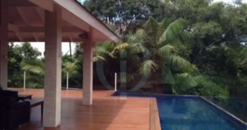 Residência mobiliada e de alto padrão no Residencial Orleans no bairro América em Joinville.