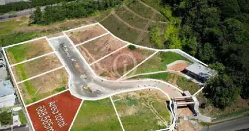 Terreno de 688m² a venda em condomínio fechado de alto padrão no bairro América em Joinville/SC.