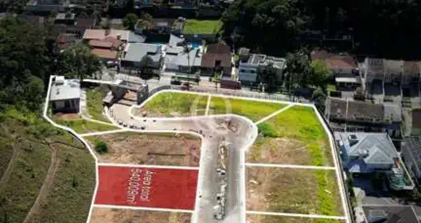 Terreno a venda em condomínio fechado de alto padrão no bairro América em Joinville/SC.