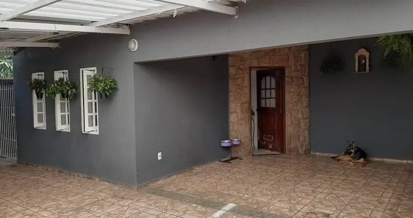 Casa com 3 quartos à venda na Rua João Pekny, 321, Água Vermelha, Poá