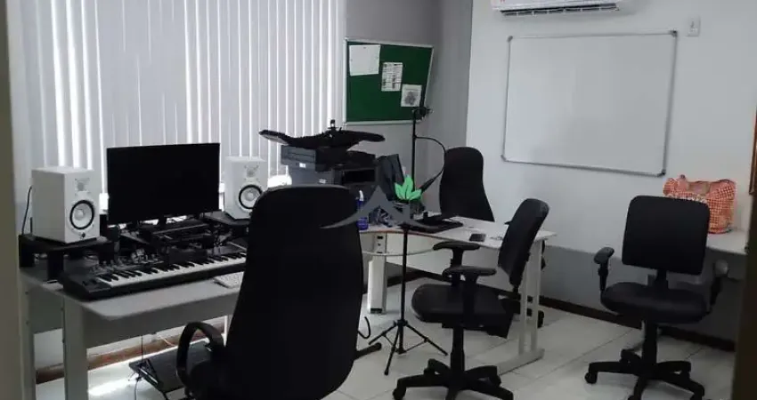 Sala comercial para alugar na Avenida Juracy Magalhães Júnior, 500, Rio Vermelho, Salvador