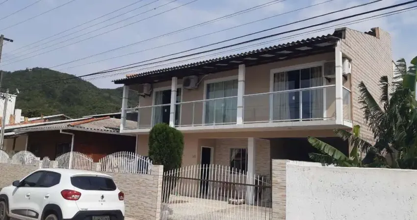02 Casas com 2 Casas de 3 e 2 dormitórios - Ribeirão da ILHA