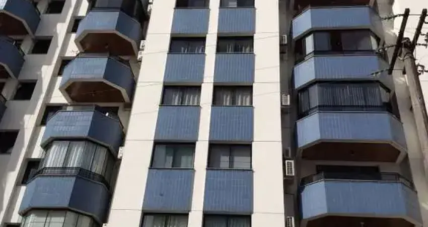 Cobertura Triplex com 3 Dormitórios - Centro de Florianópolis.