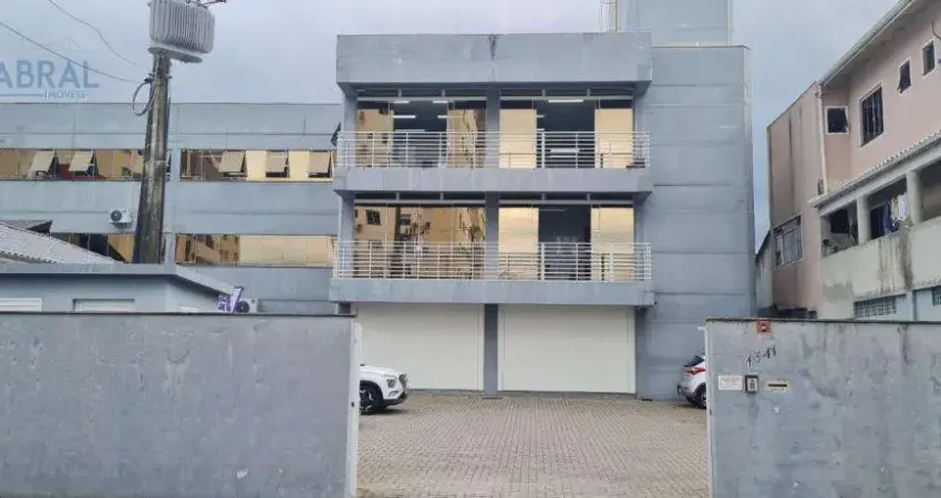 Prédio para alugar na Rua Sebastiana Coutinho, 1541, Areias, São José