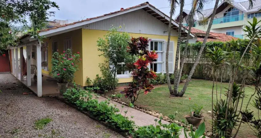 Casa com 3 quartos à venda na Travessa das Flores, 89, Campeche, Florianópolis