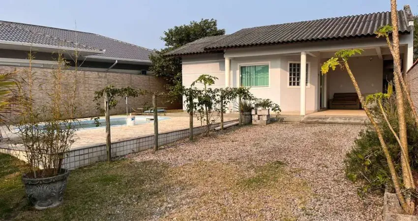 Casa com amplo terreno perto da praia Mar aberto - Palhoça