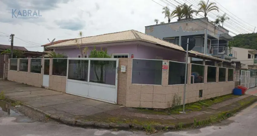 Casa com 3 quartos para alugar na Rua Valtelino Leal Demétrio, 150, Sertão do Maruim, São José