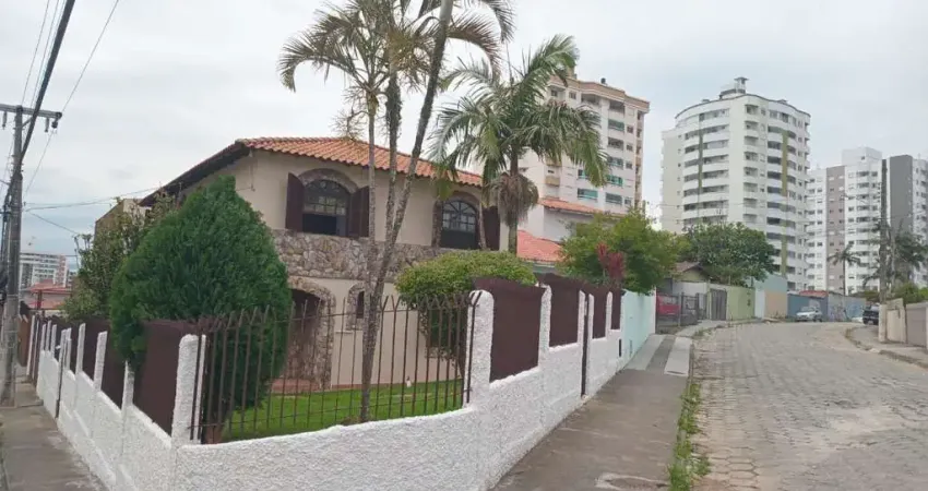 Casa com 5 quartos à venda na Rua Saldanha da Gama, 688, Barreiros, São José