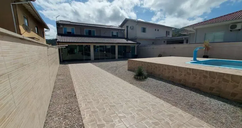 Casa ampla com piscina e área gourmet - bairro são sebastião, palhoça/sc