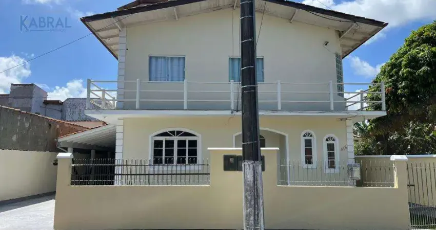 Casa com 3 quartos para alugar na Rua Bartolomeu de Gusmão, 418, Carianos, Florianópolis