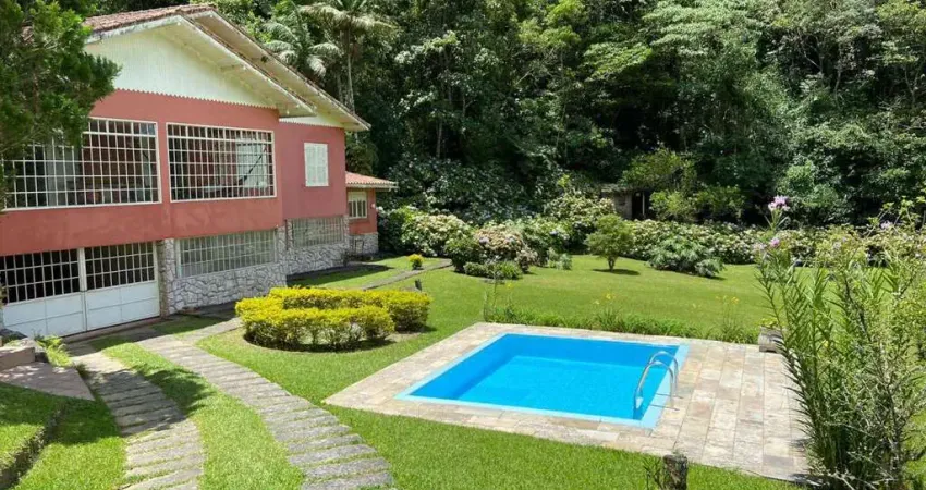 Casa para Venda em Nova Friburgo, Mury, 3 dormitórios, 1 suíte, 3 banheiros, 6 vagas