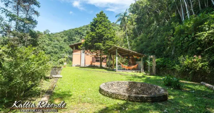 Sítio para Venda em Nova Friburgo, Macaé de Cima, 3 dormitórios, 1 suíte, 2 banheiros, 2 vagas
