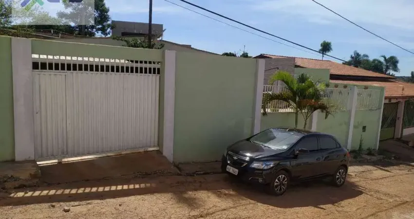 Vende-se - Bela Casa 400 m² de 03 Quartos / Sucupira